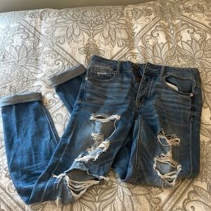 American eagle size 0 tomgirl jeans with rips